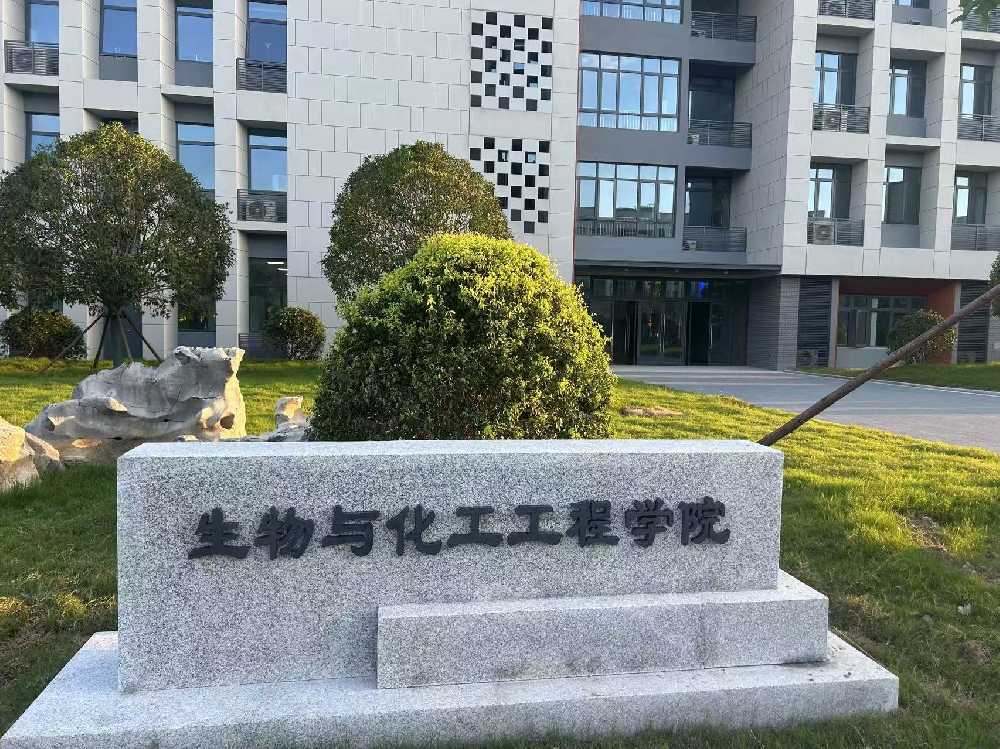 长武县扬州职业大学体育场高杆灯项目